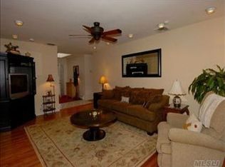 5 Branch Dr, Smithtown, NY 11787