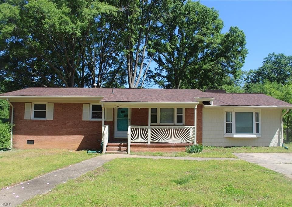 1st image of 207 Bedford Dr