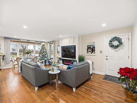 5th image of 10801 Belmont Ave