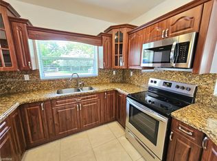 11820 Walsh Blvd, Miami, FL 33184