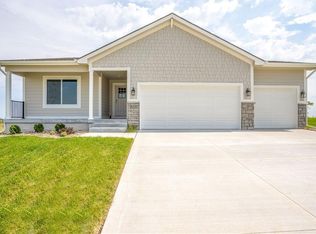 800 Sandstone Point, Waukee, IA 50263