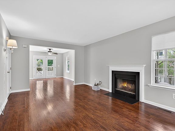 5th image of 61 Pine St