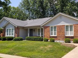 15497 Clover Ridge Dr, Chesterfield, MO 63017