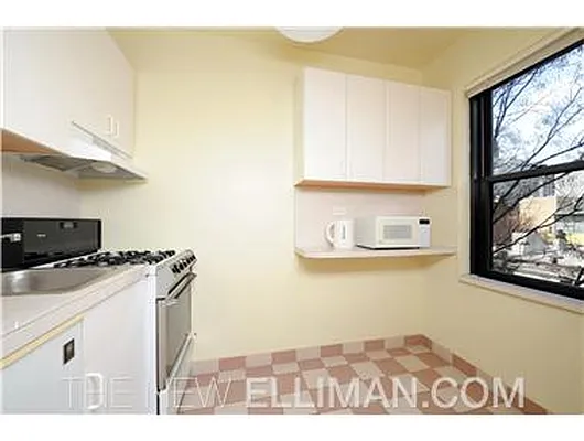 Sold by Douglas Elliman | media 24