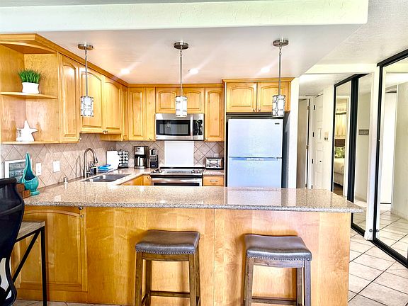3rd image of 3543 Lower Honoapiilani Rd #E206