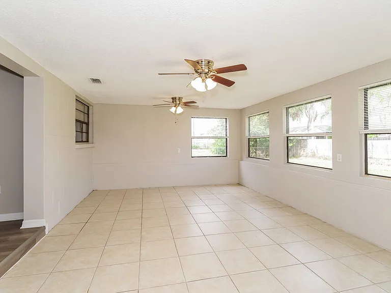 1022 Dusseldorf Ave NW — Photo 3