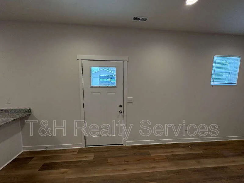 2 bed, 2.5 bath, 712 sqft, $1,600 — Photo 3