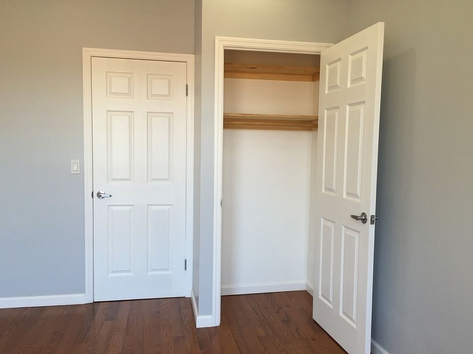 1st image of 550 Parkside Ave