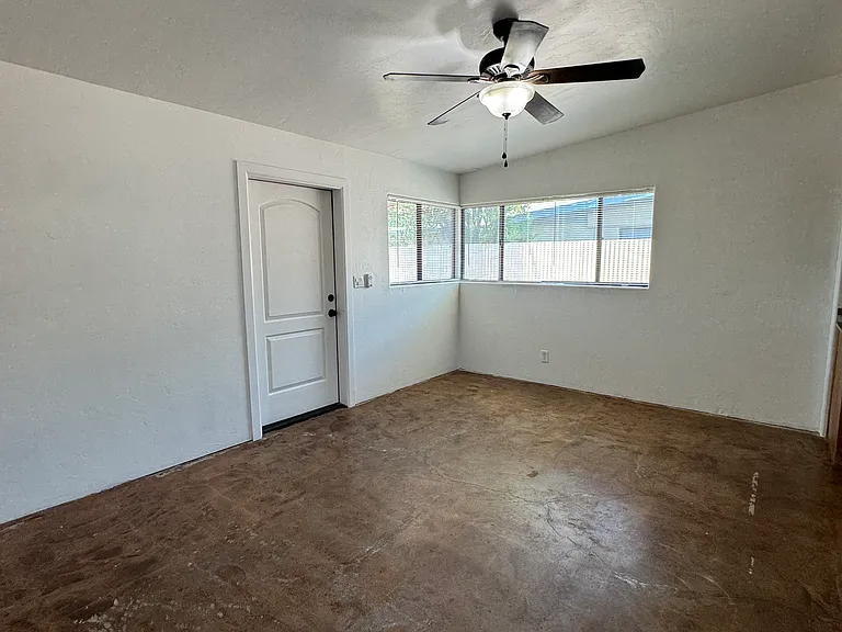 120 N Campbell Ave — Photo 8