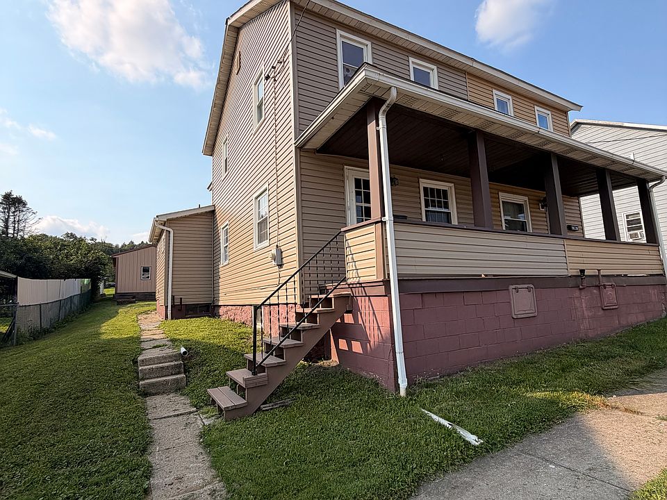 1st image of 1005 1st St