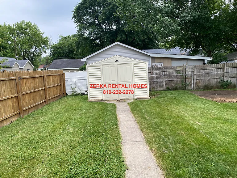 2077 Algonac Dr — Photo 11