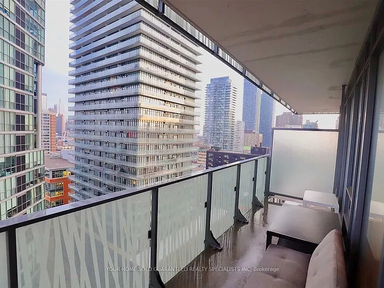 42 Charles St E #4903 — Photo 4