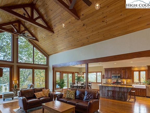5th image of 371 Woodland Way