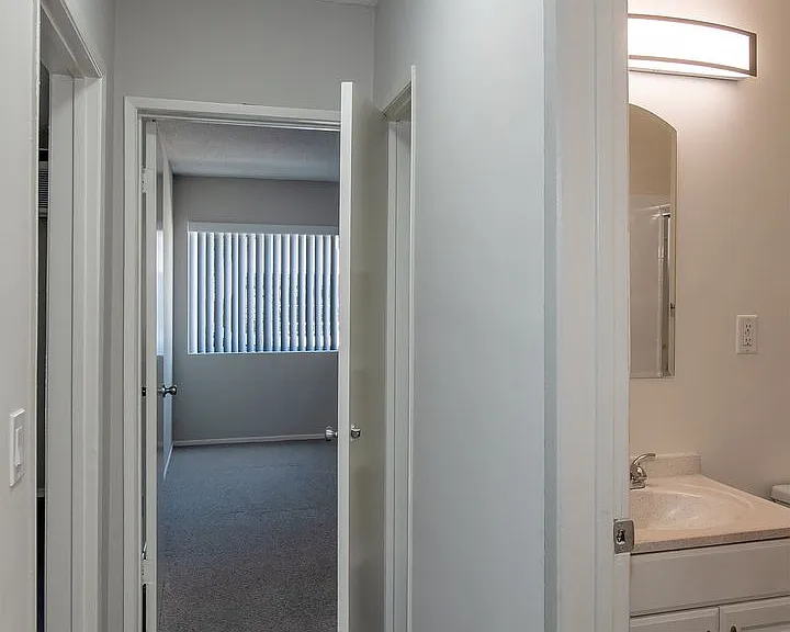 1035 Melrose Ave — Photo 22