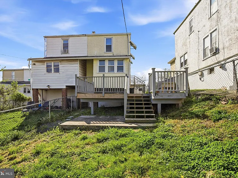 226 N Warren St — Photo 24