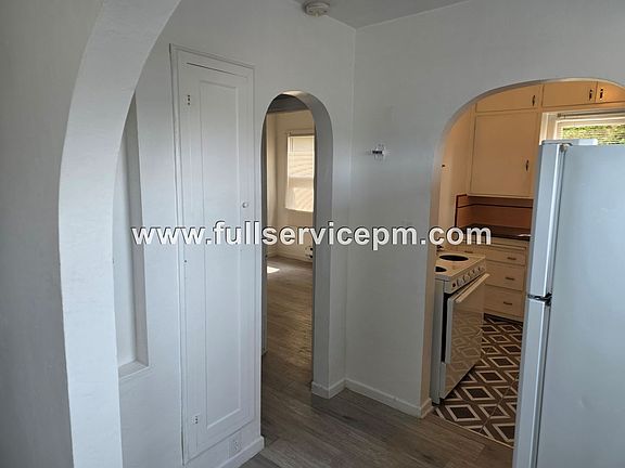 5th image of 3124 Colby Ave #8