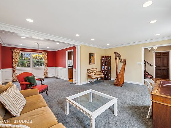 4th image of 310 E Clarendon St
