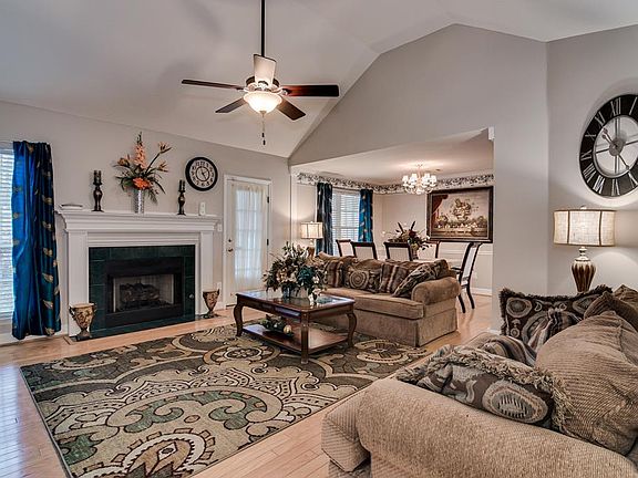 3rd image of 4218 Deerwood Ln
