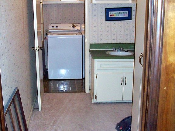 laundry room / .5 bath