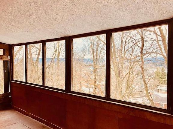Screened in rear porch