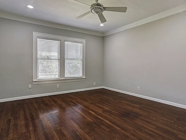 1916 W McKinney St — Photo 8