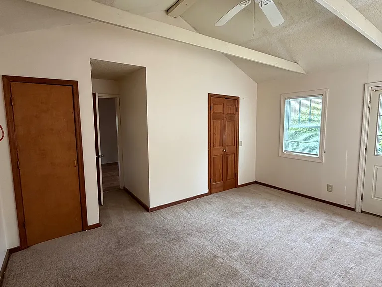 Vinca Dr — Photo 12