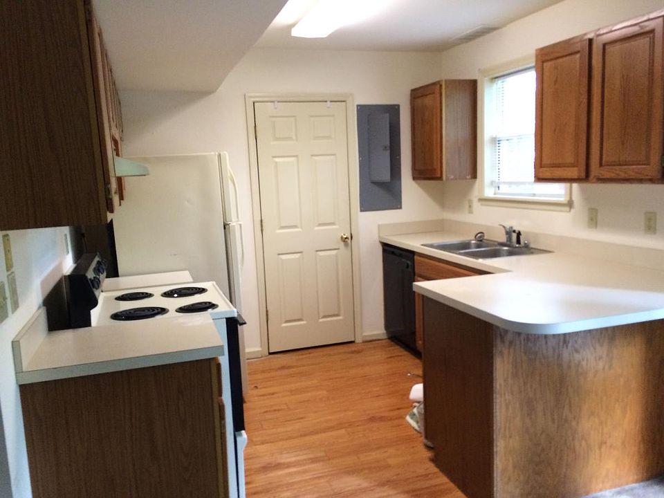 2nd image of 1172 Ashford Ln