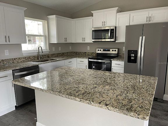 5th image of 19 Dogwood Dr