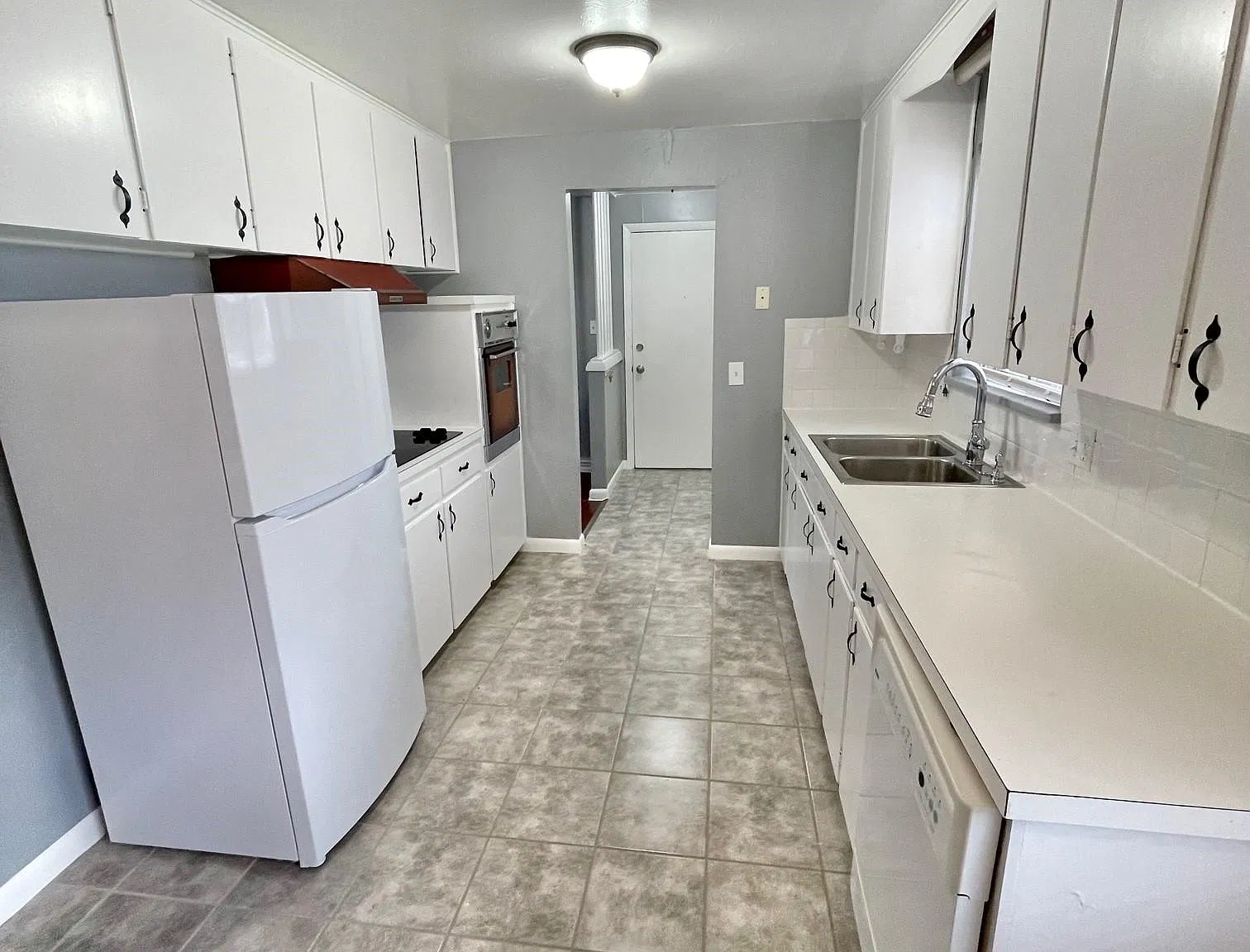 4 bed, 1927 sqft, $2,195 — Photo 4