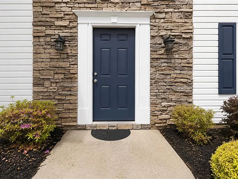 405 Plantation Way — Photo 2