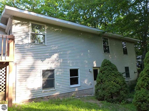 4th image of 20713 White Oak Dr