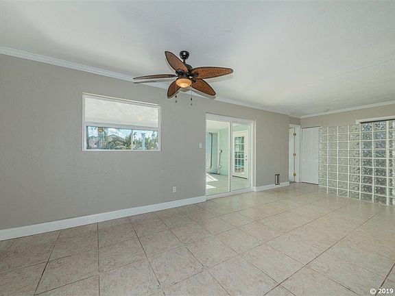 5th image of 9530 Sun Isle Dr NE