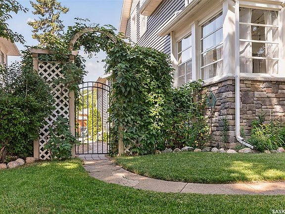 4th image of 1046 Clifton AVENUE