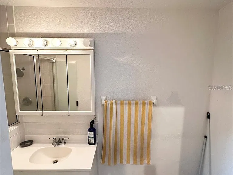26 Woodbury Dr — Photo 6
