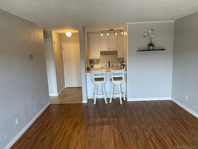 1645 Emerald St #1L — Photo 35
