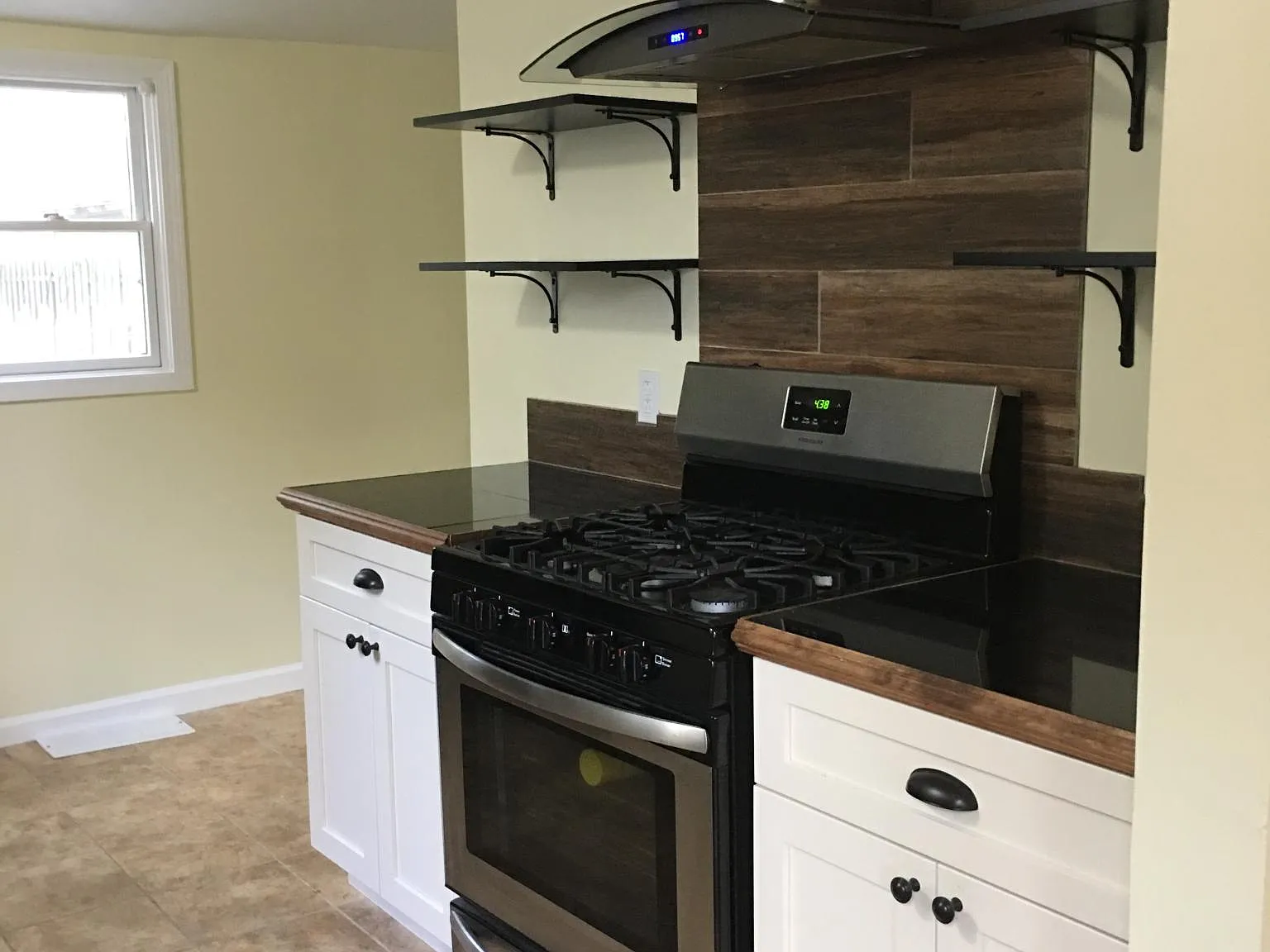 2 bed, 1000 sqft, $2,000 — Photo 2