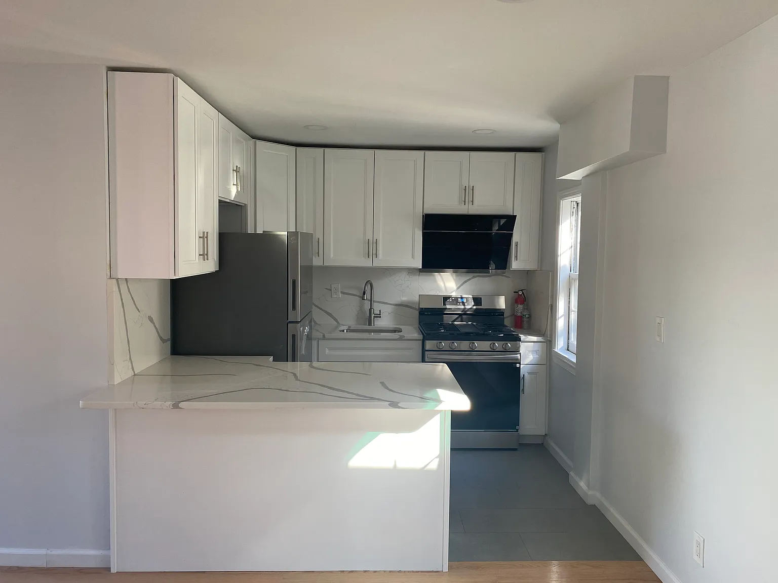 2 bed, 1200 sqft, $3,100 — Photo 3