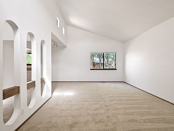 5th image of 2194 Lumbre Ct