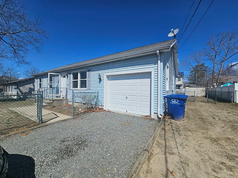336 Park St — Photo 23