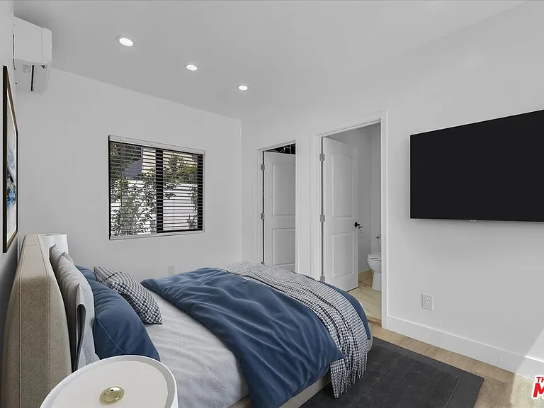 14121 Califa St — Photo 49