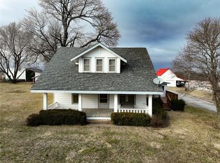 1368 240th St, Hiawatha, KS 66434