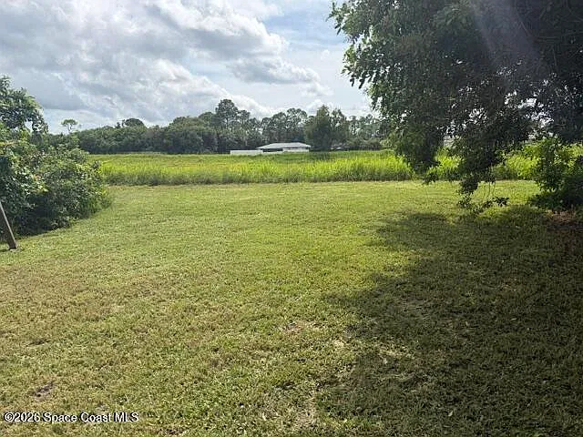 3 bed, 2.0 bath, 1319 sqft, $1,900 — Photo 3