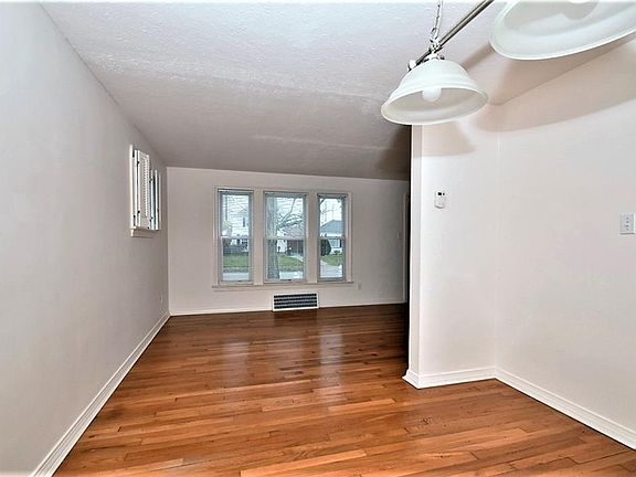 5th image of 1548 Longwood Dr