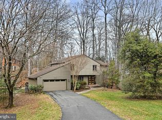 11698 Fox Glen Dr, Oakton, VA 22124