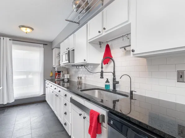 910 6th St S APT 1, Hopkins, MN 55343