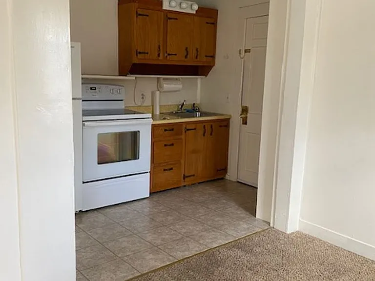 38 Railroad St — Photo 8