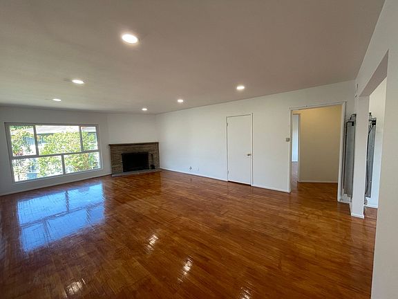 4th image of 1674-1682 Amberwood Dr #D