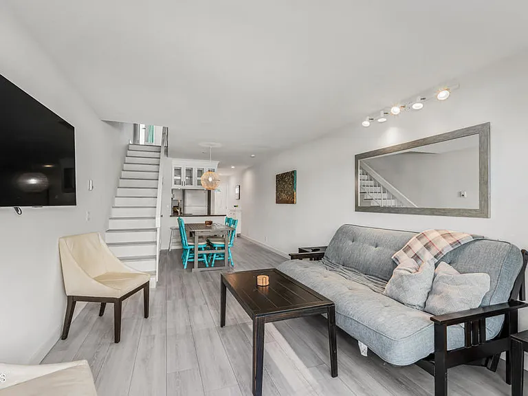 304 E Surfside Dr — Photo 10