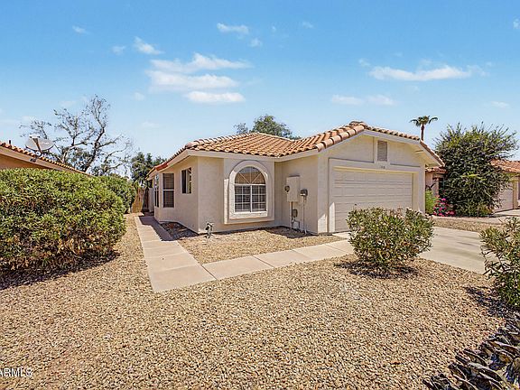 4th image of 1006 W REDONDO Drive