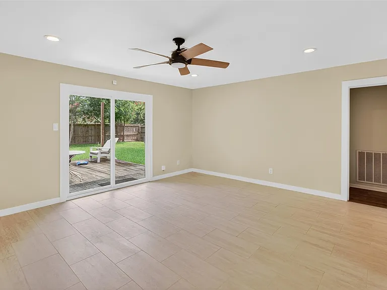 5502 Effingham Dr — Photo 8